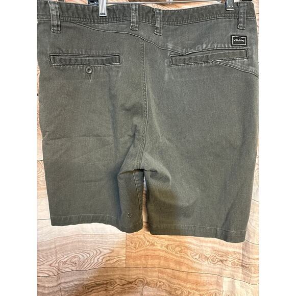VOLCOM shorts size 36 - Picture 3 of 5